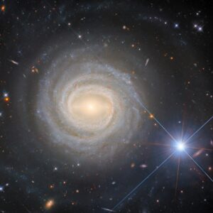 Hubble Ngc3783 Potw2416a.jpg